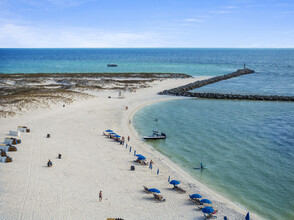 32 Gulf Breeze Ct in Destin, FL - Foto de edificio - Building Photo