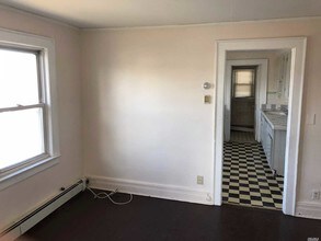 210 Pearl St-Unit -2L in Lawrence, NY - Building Photo - Building Photo