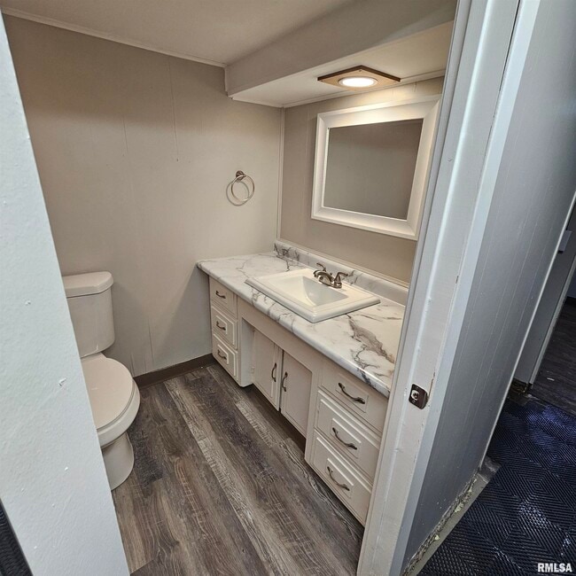 909 St Julian St in Pekin, IL - Building Photo - Building Photo