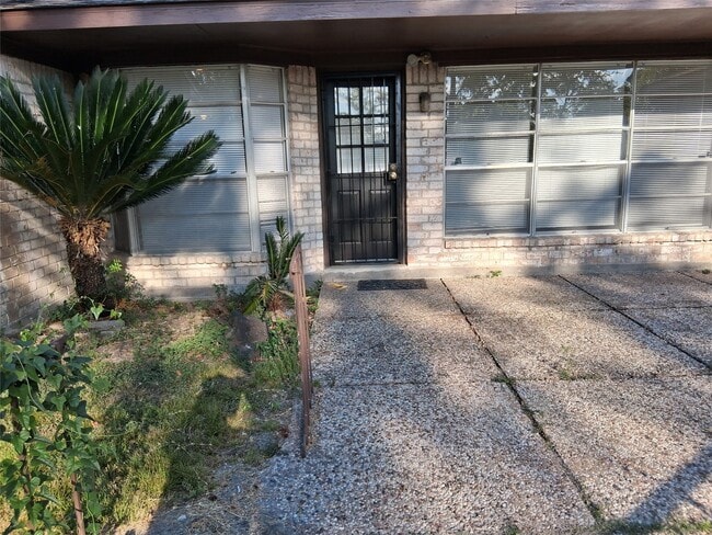 7515 Brush Wood Dr in Houston, TX - Building Photo - Building Photo