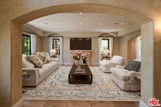 265 N Kenter Ave in Los Angeles, CA - Building Photo - Building Photo