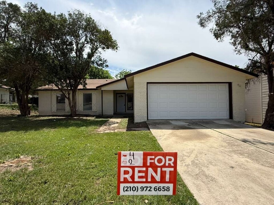 5822 Lake Wind in San Antonio, TX - Building Photo