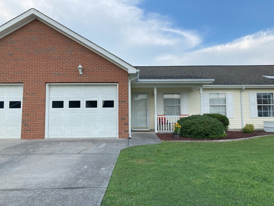 301 Flagstone Dr in Rossville, GA - Foto de edificio