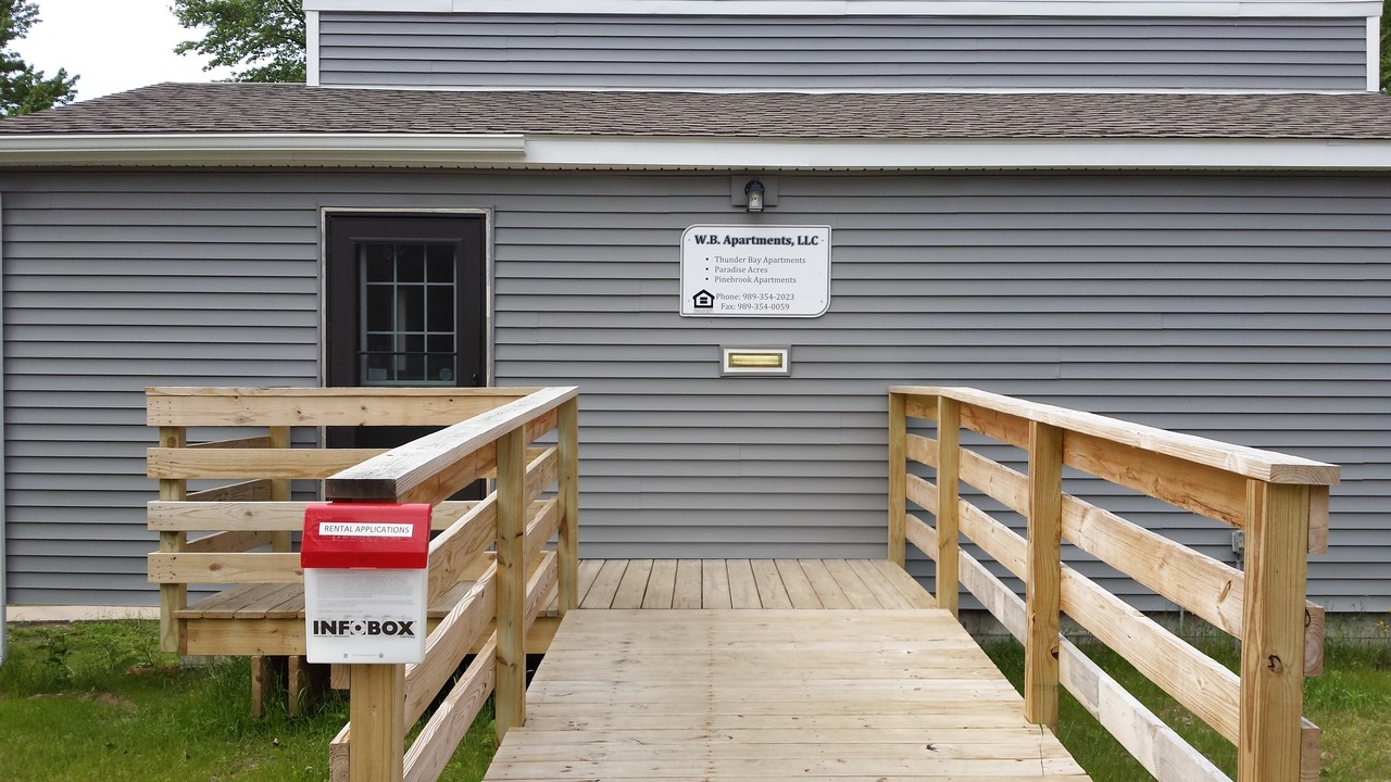 Thunder Bay Apartments in Alpena, MI - Building Photo