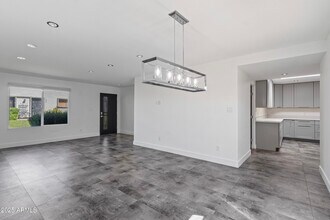 5859 E Thomas Rd in Scottsdale, AZ - Building Photo - Building Photo
