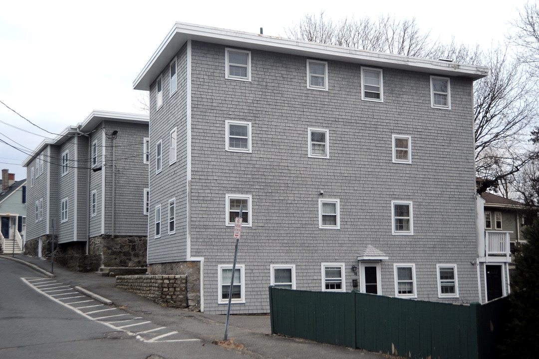 17 Pickett St in Marblehead, MA - Building Photo