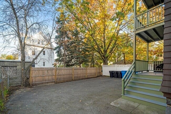 11 Marion Rd, Unit 3 in Belmont, MA - Foto de edificio - Building Photo