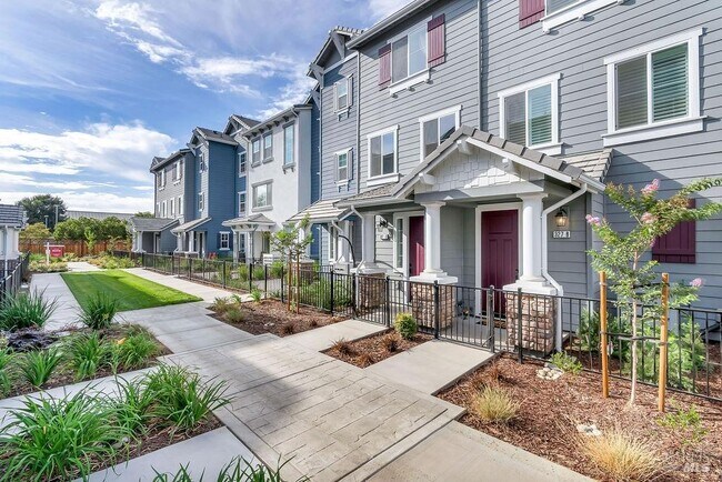 327 Pear Tree Ln in Napa, CA - Building Photo - Building Photo