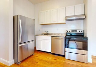 West 127th Street, Unit 2B in New York, NY - Foto de edificio - Building Photo