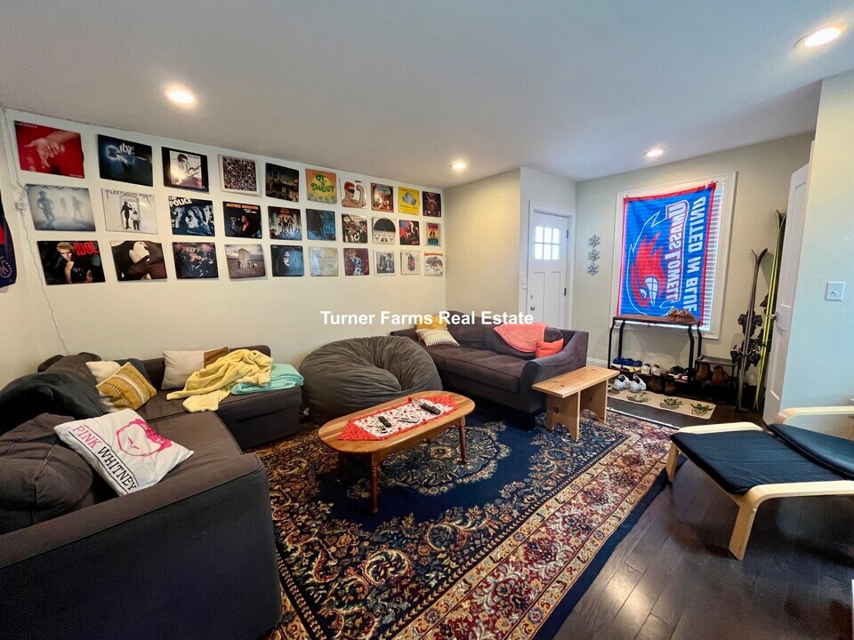 476 Fulton St, Unit 1 in Medford, MA - Building Photo