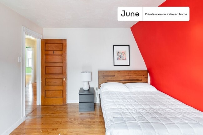 Room in Shared 6 bed/1.5 bath home, Unit E in Boston, MA - Foto de edificio - Building Photo