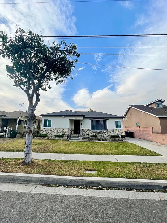 10926 Michael Hunt Dr in South El Monte, CA - Building Photo