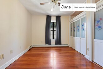 Room in Shared 4 bed/1 bath home in Boston, MA - Building Photo - Building Photo