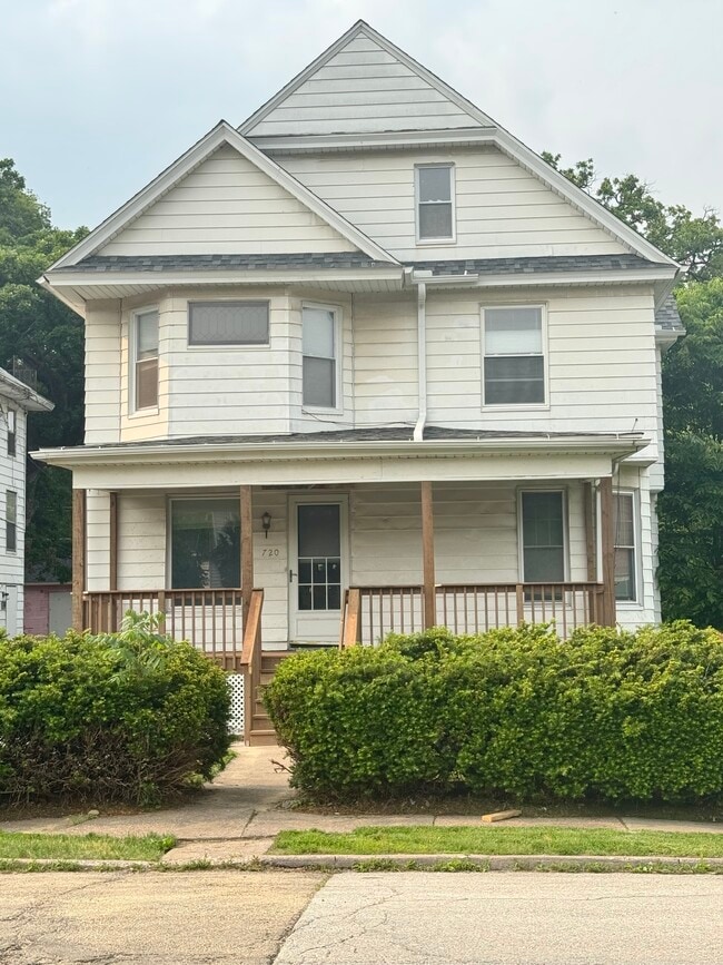 property at 720 E 15th St