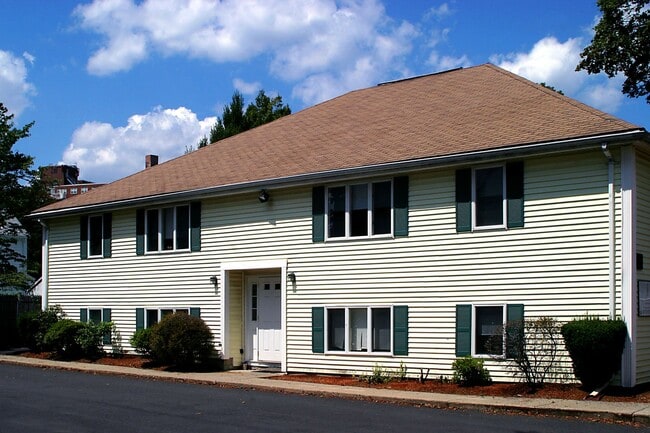 Myrtle Street in Malden, MA - Foto de edificio - Interior Photo