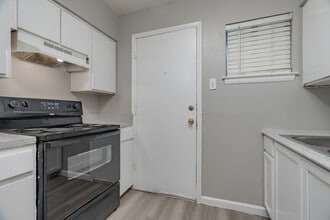 Landmark Apartments in Dallas, TX - Building Photo - Building Photo