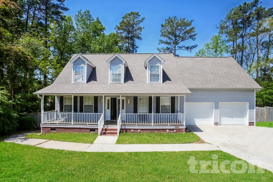 8737 Windsor Lake Blvd in Columbia, SC - Building Photo