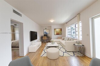 1130 Venetian Way in Miami Beach, FL - Building Photo - Building Photo