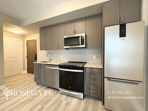 3240 William Coltson Ave in Oakville, ON - Building Photo - Building Photo