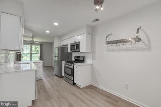 20 Andover Cir in Princeton, NJ - Foto de edificio - Building Photo