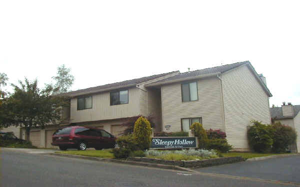 Sleepy Hollow Apartments in Tigard, OR - Building Photo