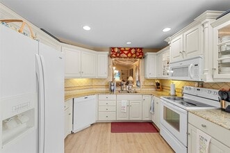 6809 SE Yorktown Dr in Hobe Sound, FL - Foto de edificio - Building Photo