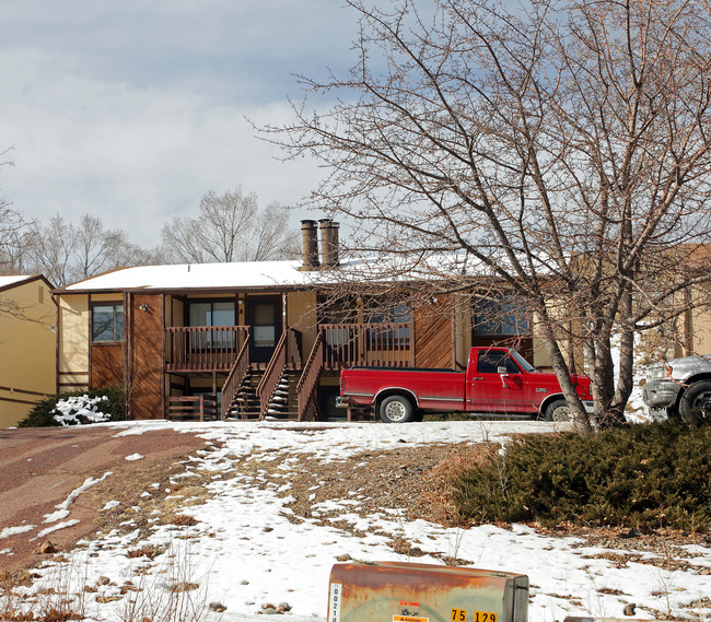 2914 Straus Ln in Colorado Springs, CO - Foto de edificio - Building Photo