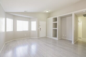 4913 Whispering Spring Ave in Las Vegas, NV - Building Photo - Building Photo