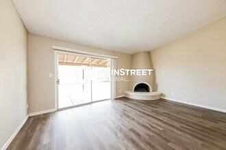337 W Kristal Way in Phoenix, AZ - Building Photo - Building Photo