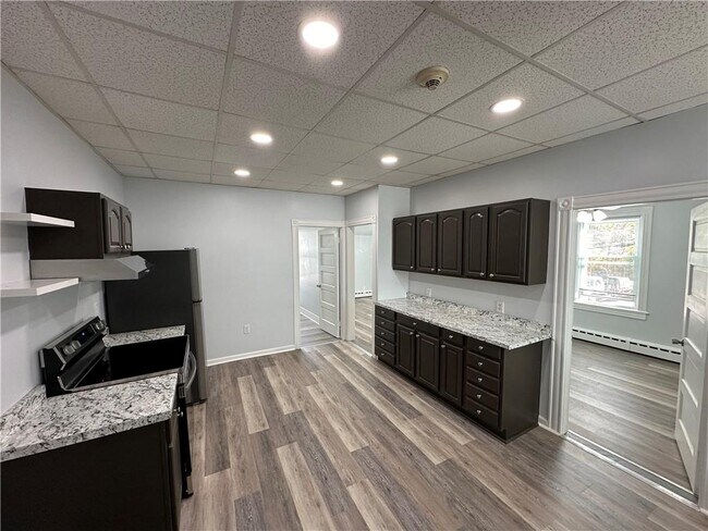 147 Front St-Unit -A in Lincoln, RI - Foto de edificio - Building Photo