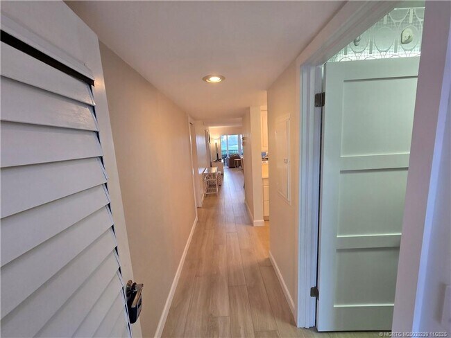 484 NE Plantation Rd in Stuart, FL - Building Photo - Building Photo