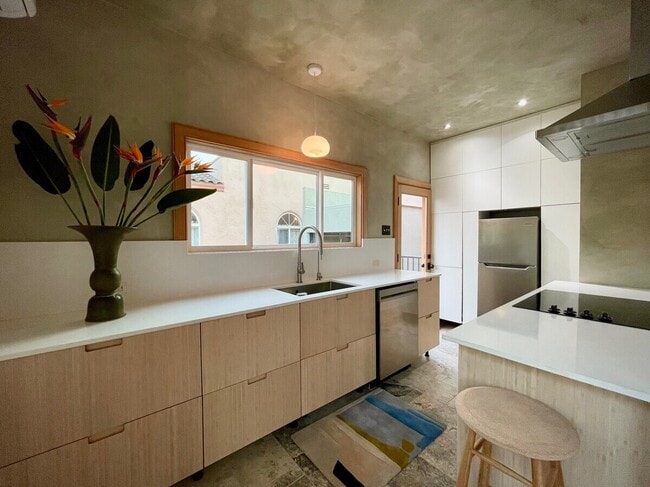 4404-4410 Clayton Ave in Los Angeles, CA - Building Photo - Building Photo
