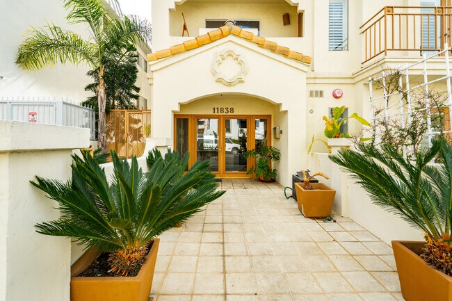 11838 Kiowa Ave in Los Angeles, CA - Foto de edificio - Building Photo