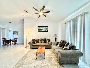 219 Venetia Ave in North Port, FL - Foto de edificio - Building Photo