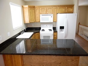 1205 Princes Cir in Syracuse, UT - Foto de edificio - Building Photo