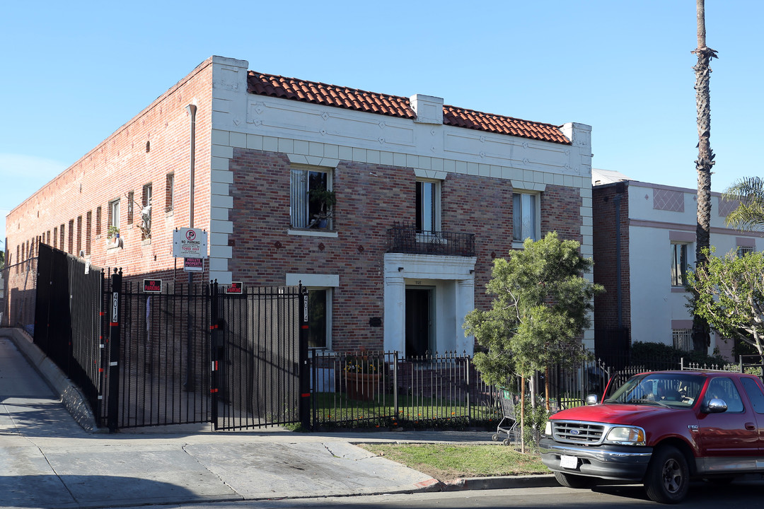 1121 S Norton Ave in Los Angeles, CA - Foto de edificio