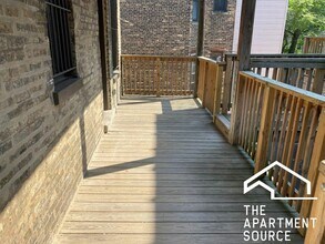 2351 N Kimball Ave-Unit -2 in Chicago, IL - Building Photo - Building Photo