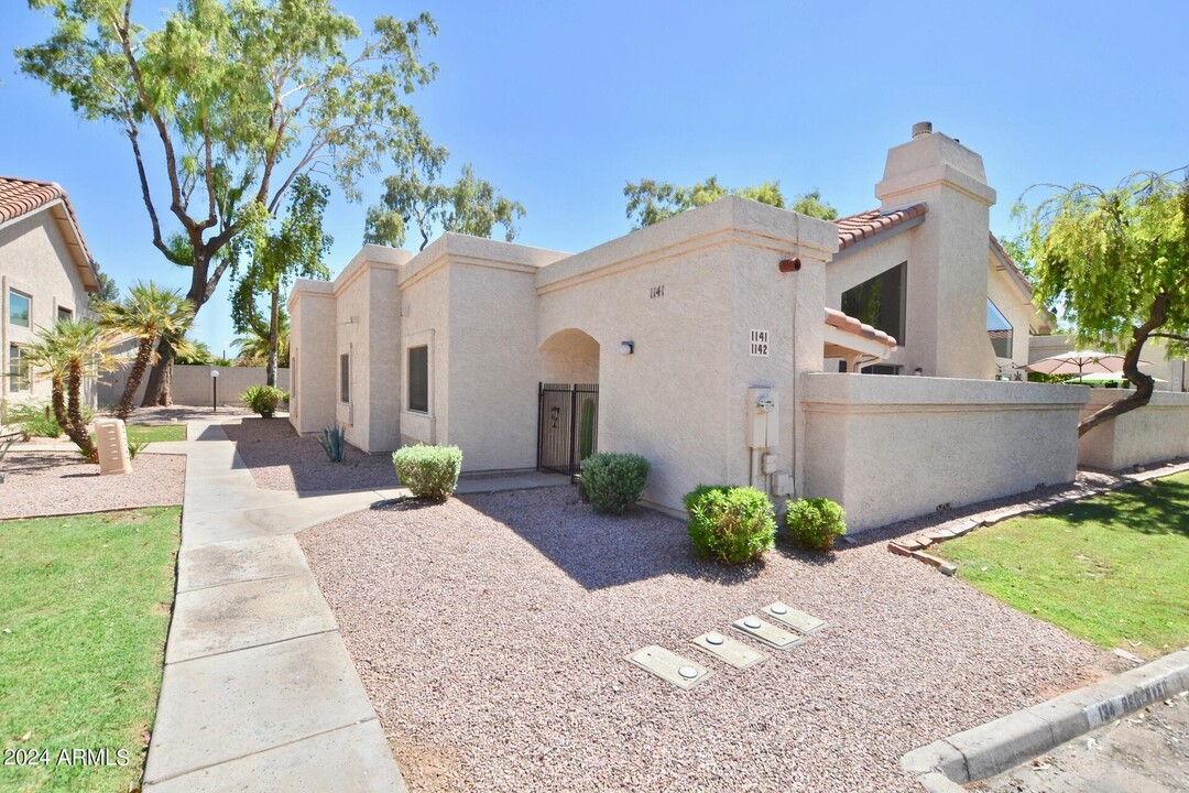 2019 W Lemon Tree Pl in Chandler, AZ - Building Photo