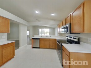 31136 Whinsenton Dr in Wesley Chapel, FL - Building Photo - Building Photo