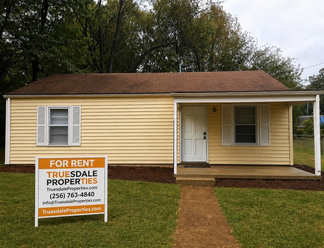 property at 3206 Brook Manor Ave NW