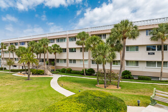 Harbour Club in Belleair Bluffs, FL - Building Photo - Building Photo