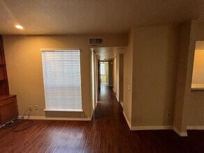 9809 Richmond Ave., Unit 7 in Houston, TX - Building Photo - Building Photo