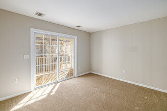 BIRCH GLEN in Piscataway, NJ - Building Photo - Interior Photo