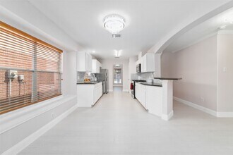 8330 Malin Ct in Houston, TX - Building Photo - Building Photo