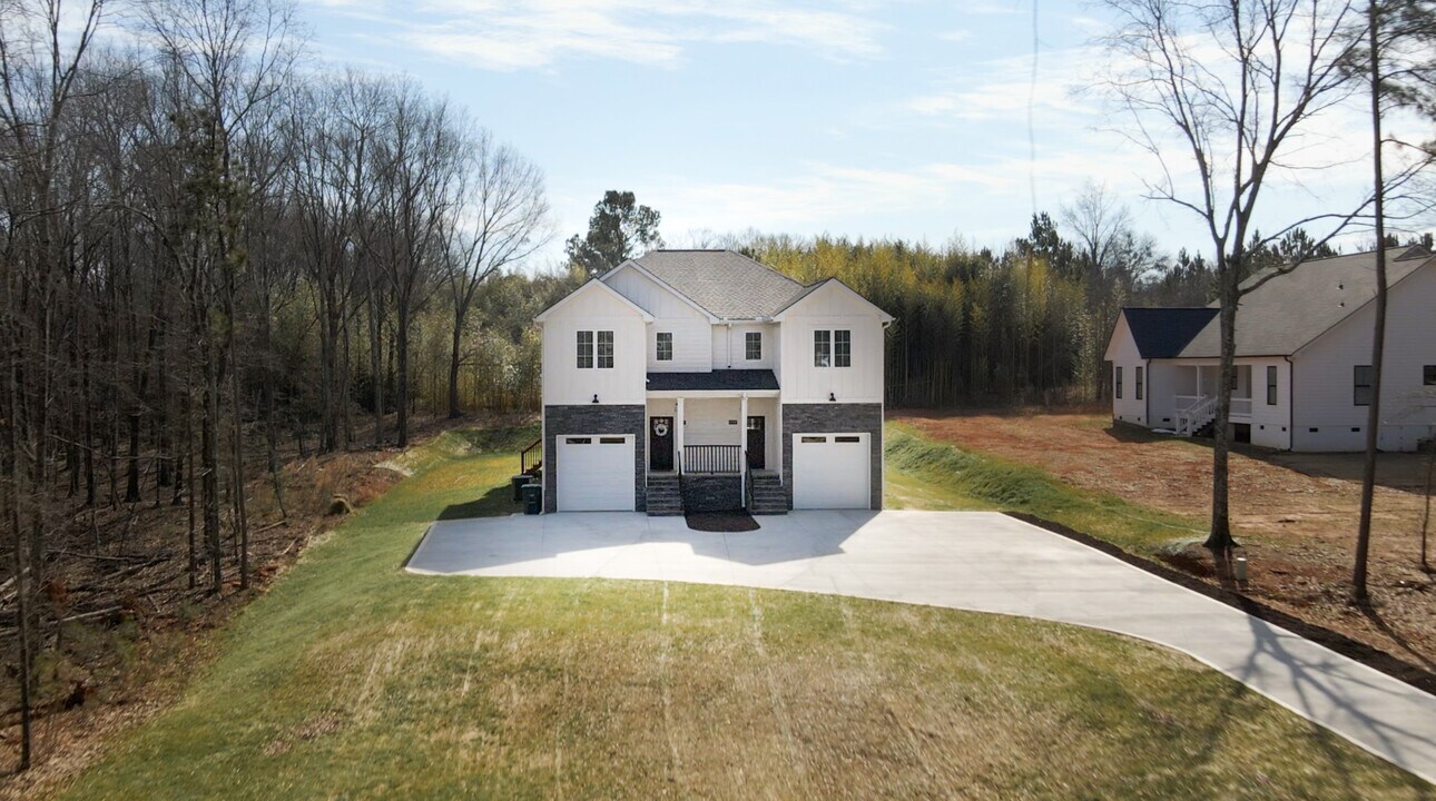 555 Dallas Rd in Greenville, SC - Building Photo