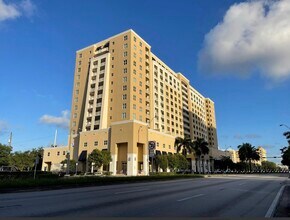117 NW 42nd Ave, Unit 508 in Miami, FL - Foto de edificio - Building Photo