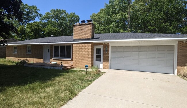 3555 Chippewa Dr