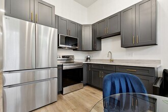 2548 N Galvez St in New Orleans, LA - Foto de edificio - Building Photo
