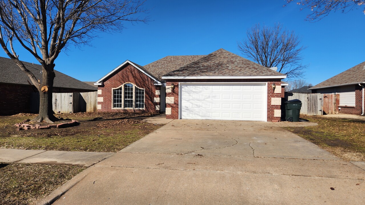 12002 N 109th E Ave in Collinsville, OK - Building Photo