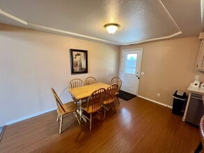 1610 Warren Way in Medford, OR - Building Photo - Building Photo